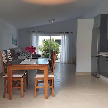 Апартаменты Casa Sandra, Private Saltwater Pool And Garden